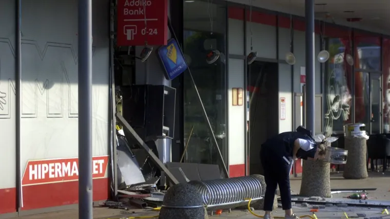 Zbog pljačke bankomata uhitili policajce: Uzeli dio novca koji je ispao počiniteljima?