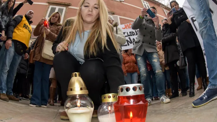 'Daruvarac je &scaron;akom u glavu udario i Loreninu sestru blizanku i to na njezinoj maturalnoj zabavi'