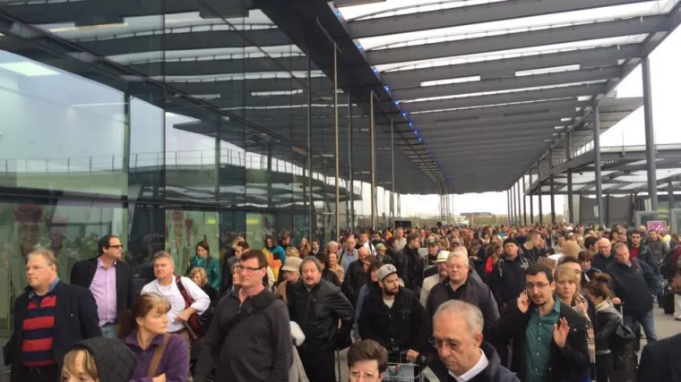 Aerodrom Gatwick u Londonu ponovno otvoren nakon sabotaže dronovima