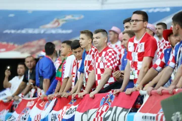 Petar je smislio dres s kockicama koje se mogu posložiti u velik broj kombinacija; Čeka odgovor HNS-a
