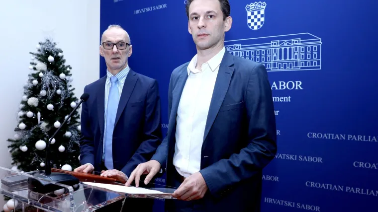 'Ovaj karneval koji priređuju predsjednica i Plenković mora prestati'