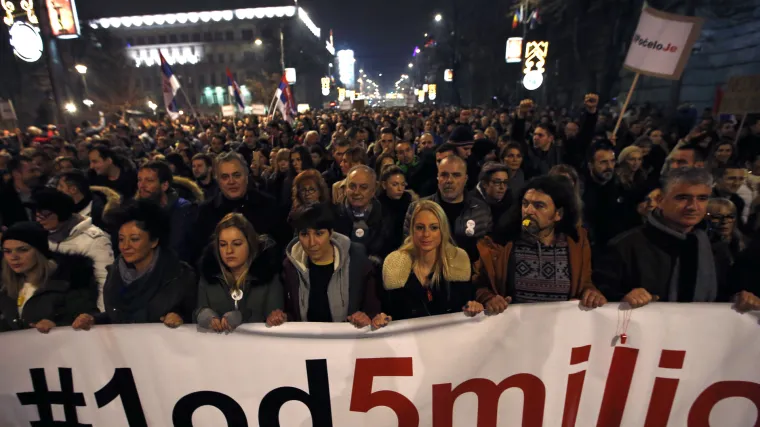 Tisuće u Beogradu protiv Vučića: 'Prestani da laže&scaron; i prestani da krade&scaron;, slu&scaron;aj &scaron;to ti narod kaže'