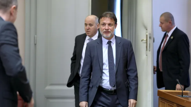 'Širitelji mržnje vrše strašan pritisak na predsjednicu'