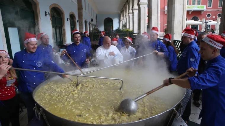 Trebalo je samo nekoliko minuta da nestane slasne delicije