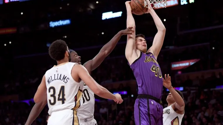 Internet upravo gori na spomen njegova imena; 'Je li stavio anđela na božićno drvce?'