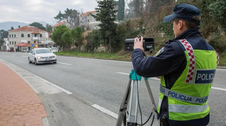 Snimat će svaki prekr&scaron;aj vozača: Evo po kojem principu funkcioniraju radari koje MUP nabavlja
