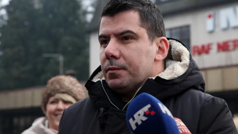 MOST-ovci ISPRED SISAČKE RAFINERIJE: 'Pod pritiskom MOL-a i Mađarske Vlada je pristala na ucjene'