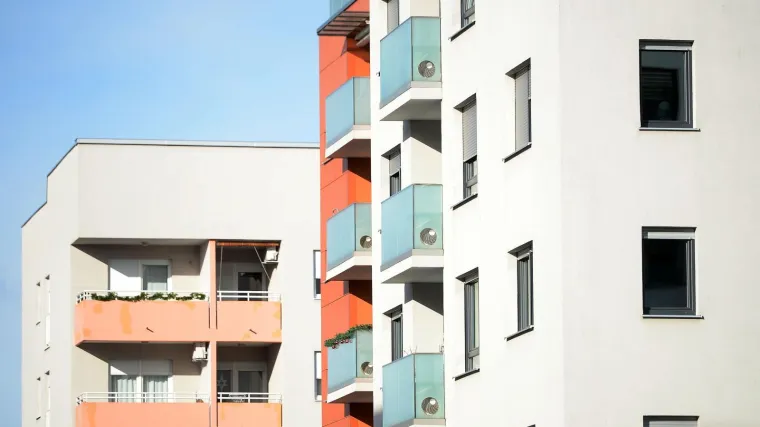 Unajmili stan od 200 m2 u centru grada, naglo nestali i ostavili gigantski dug