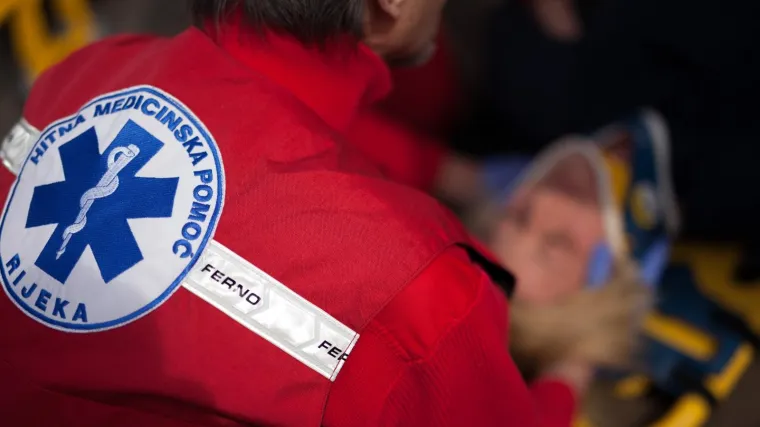 Gotovo do besvijesti premlatio djevojku pa ju ostavio na cesti! 'Udarao joj je glavom o asfalt'