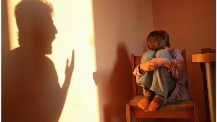 Brutalno pretukao sina (12) i stavio mu vrećicu na glavu: Njegova obrana sve je &scaron;okirala