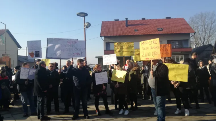 Prosvjed za Janu: 'Uskratite nam muke, da ne molimo po trgovima za živote svoje djece'