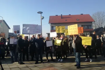 Prosvjed za Janu: 'Uskratite nam muke, da ne molimo po trgovima za živote svoje djece'