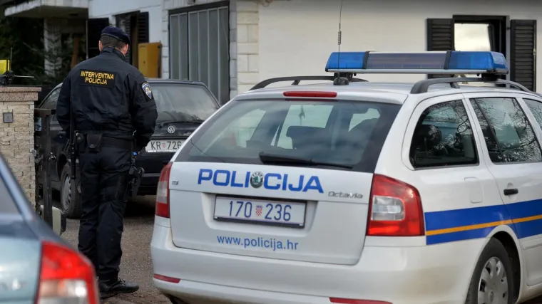 Izmislio im dug i tužio ih zbog neisplate, a onda su počele stizati zlokobne slike