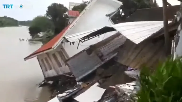 Tropska oluja pohrala Filipine: Poginulo 68 ljudi, većina se utopila ili je zatrpana u odronima