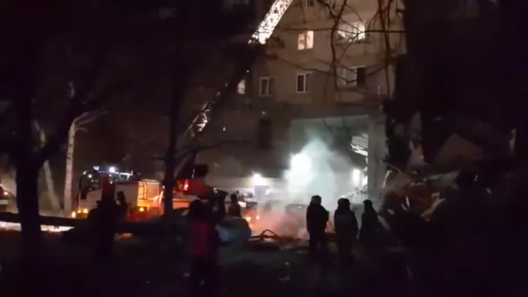 Uru&scaron;ila se zgrada nakon eksplozije plina: Najmanje troje mrtvih, spasioci traže jo&scaron; desetke ljudi