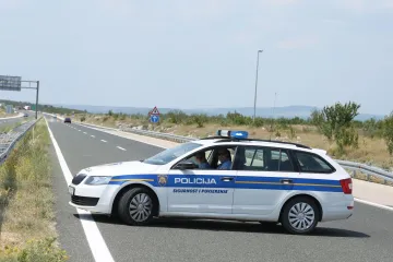 Majku i sina pronašli mrtve u krevetu, susjedi ih danima nisu vidjeli, ali je svjetlo u kući bilo upaljeno, otkriven uzrok smrti?