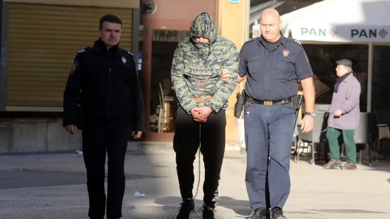 15 dana zatvora, prijatelj tvrdi da joj 'nije udarao glavom u asfalt'