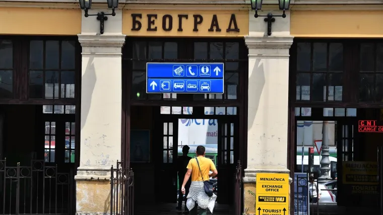 Krvavo novogodi&scaron;nje jutro: Jedan mladić upucan u glavu, drugi izboden u centru grada