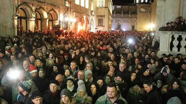 Doček u Dubrovniku pro&scaron;ao uz dva manja požara, u bolnici jedno &scaron;ivanje i pijanstvo