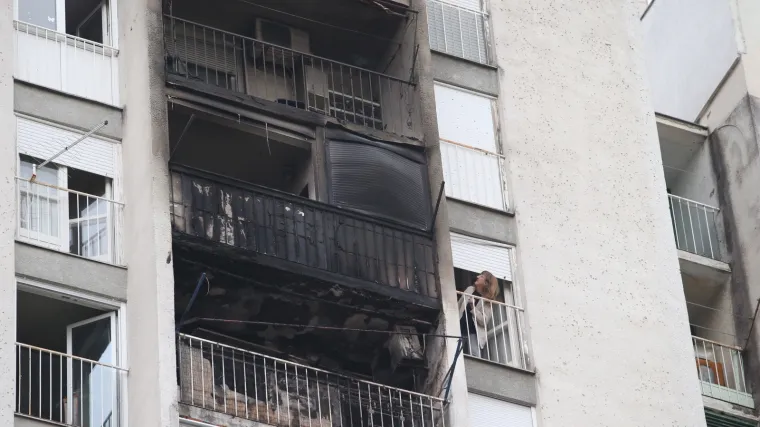 Jutarnja drama u Splitu: Zapalila se tenda na balkonu, evakuirani stanari