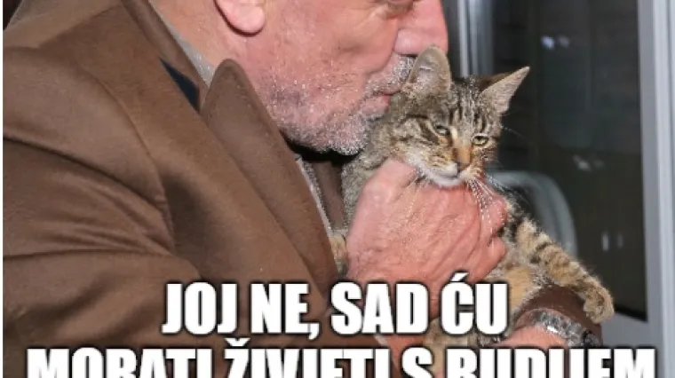 Nakon što je Bandić sočno izljubio mačku, njena oduševljena 'faca' postala je mema