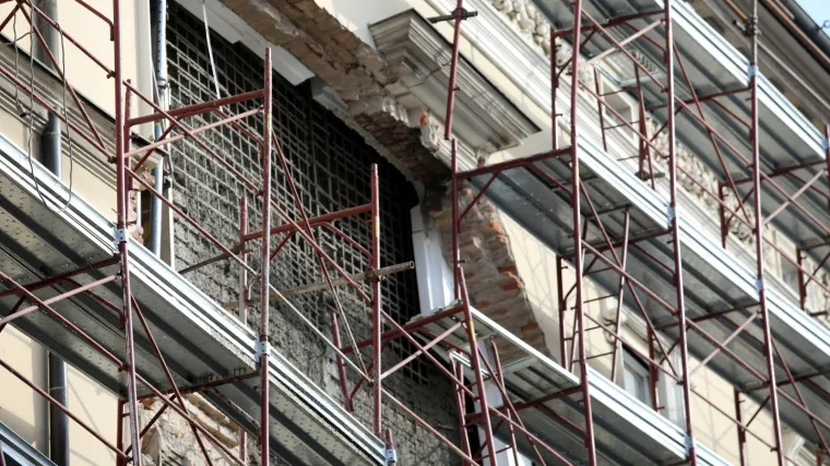 Radnik na gradili&scaron;tu pao sa skele i poginuo