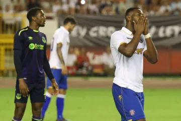 Said poslan u drugu momčad, Bijeli kontaktirali Ohandzu