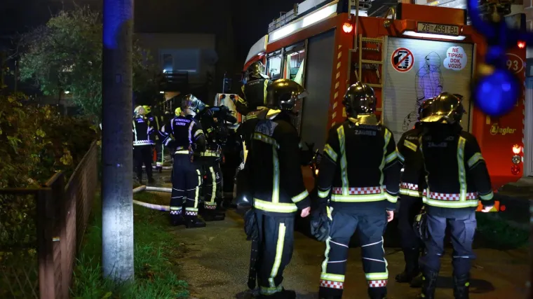 Adventski vijenac zapalio dio stana u centru Zagreba, žena se nagutala dima