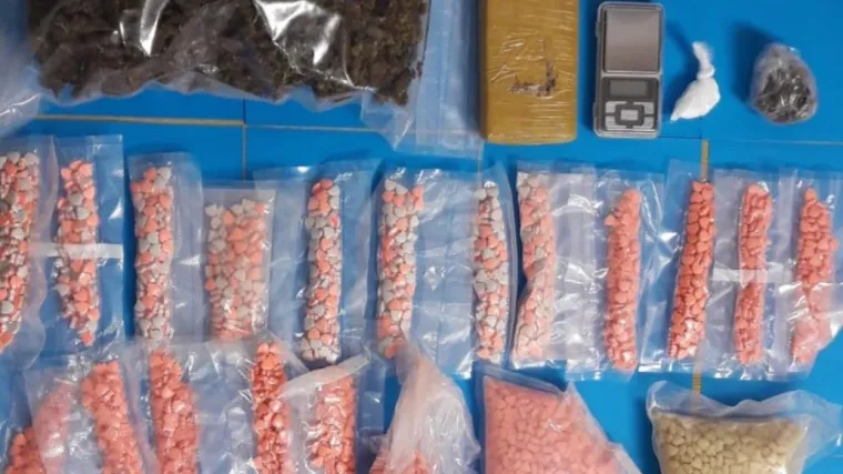 Pronađeno preko 5700 tableta ecstasyja, pola kilograma heroina...