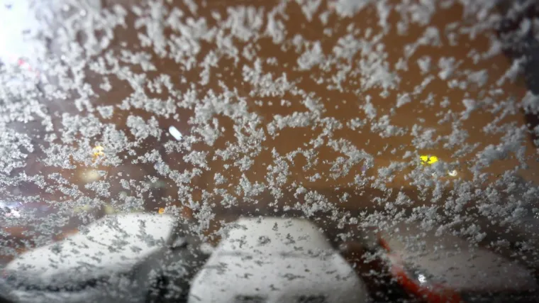 Snijeg zabijelio Dalmaciju: Najvi&scaron;e ga ima na području Zagore, pada i u blizini Splita