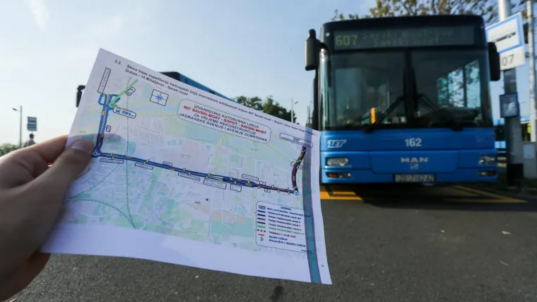 Stajali&scaron;te u Trnskom kao 'iz pakla': Građani bijesni, bus čekaju u užasnim uvjetima