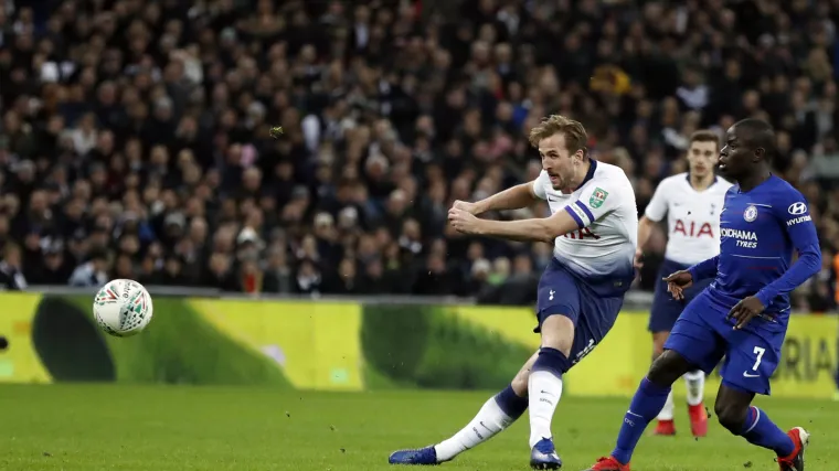 Kane s bijele točke sru&scaron;io Chelsea i doveo Tottenham korak bliže finalu EFL kupa