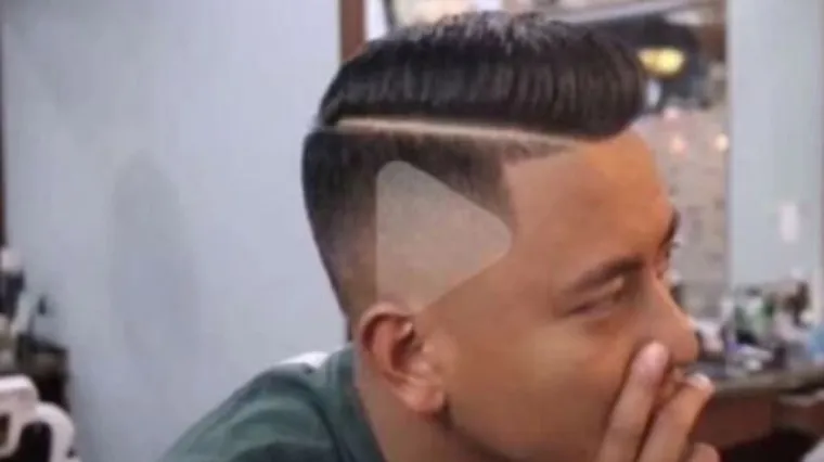 Na kraju je završio s obrijanim znakom 'play' na glavi