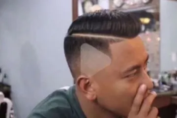 Na kraju je završio s obrijanim znakom 'play' na glavi