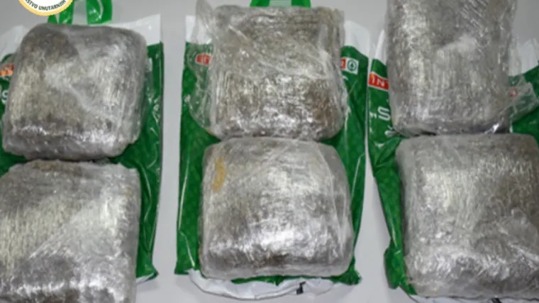 Zaustavili &Scaron;kodu u zagrebačkoj Dubravi: Mu&scaron;karac u vreći za smeće skrivao 6 kila marihuane