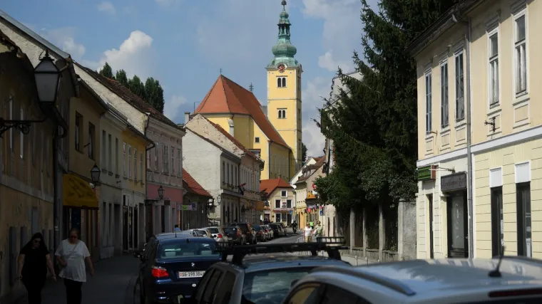 Bračni par s djecom zaključali u kupaonicu: Uz prijetnju oružjem, ukrali između 5 i 10 tisuća kuna