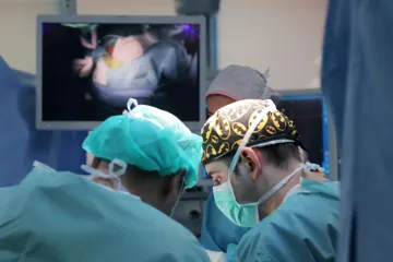 Veliki uspjeh hrvatskih liječnika: Prvi put izvedena operacija prostate kroz krvnu žilu!