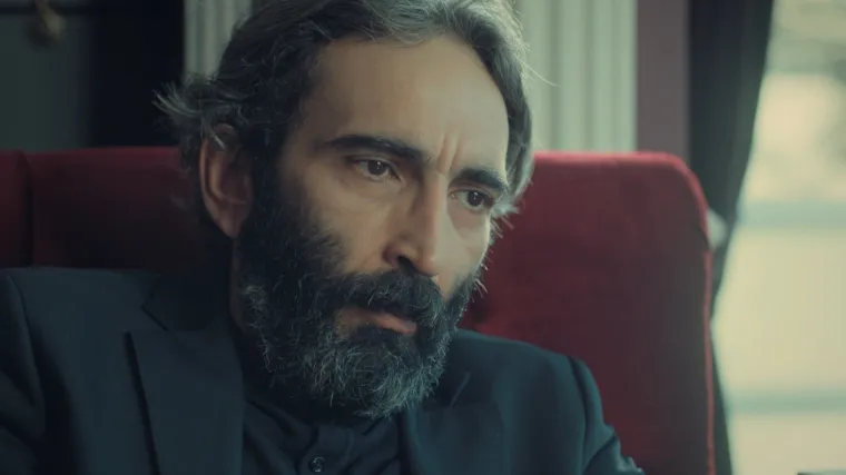 Adem se želi osvetiti Faruku za kojeg misli da ga je prevario (Istanbulska nevjesta)