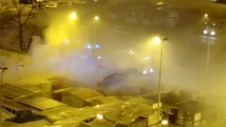 VIDEO Gorjelo u blizini Maksimira: Izgorio &scaron;tand na zagrebačkoj tržnici Borongaj