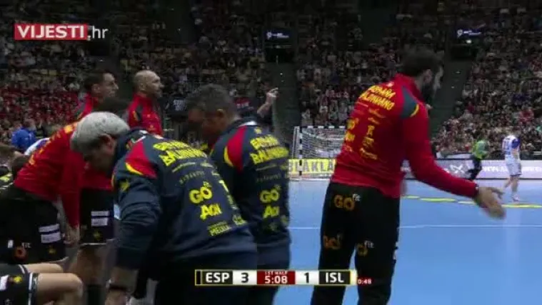 Ovo se rijetko viđa: &Scaron;panjolci brzim centrom iznenadili Islanđane, vratar zabio autogol!