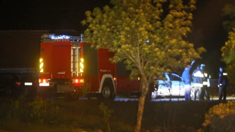 Noćna eksplozija u Dubravi: Pred kuću bačena bomba, sin vlasnika i njegova djevojka su dobro