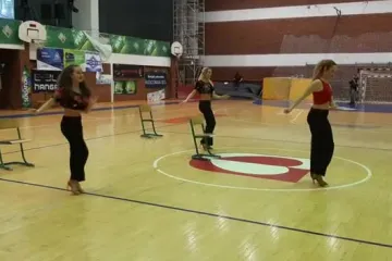 Atraktivne plesačice zagrijavaju atmosferu na Pan zimskoj ligi