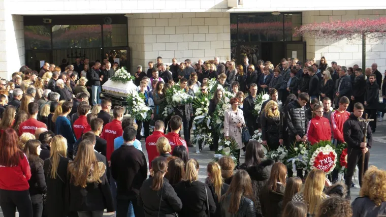 5 godina maloljetničkog zatvora za 19-godi&scaron;njaka: Mladiću u Splitu nož zario u srce