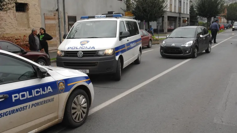 Automobilom pokosio dvoje djece na zebri, hitno su prevezeni u bolnicu