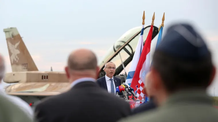 Ministar se oglasio i na Facebooku: 'Nakon toga svega dođe ti netko da se izruguje'