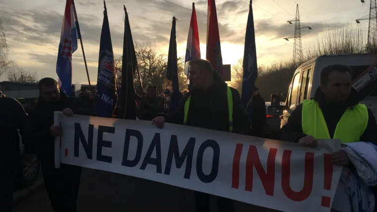 Radnici protiv ga&scaron;enja rafinerije: 'Borili smo se za domovinu, borit ćemo se za egzistenciju'