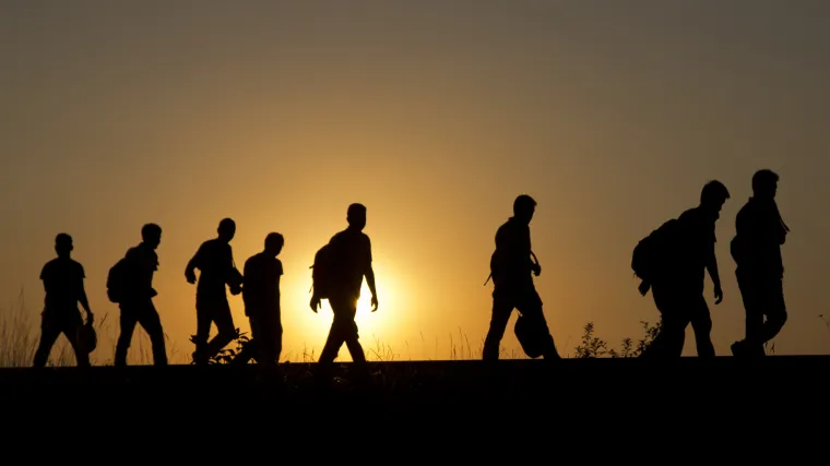 Migranti zaustavili vlak i pobjegli,a prije toga putnicima su uzeli novac i hranu