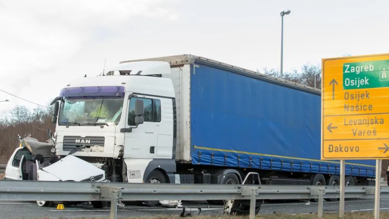 U sudaru kamiona i automobila poginula je 28-godišnjakinja