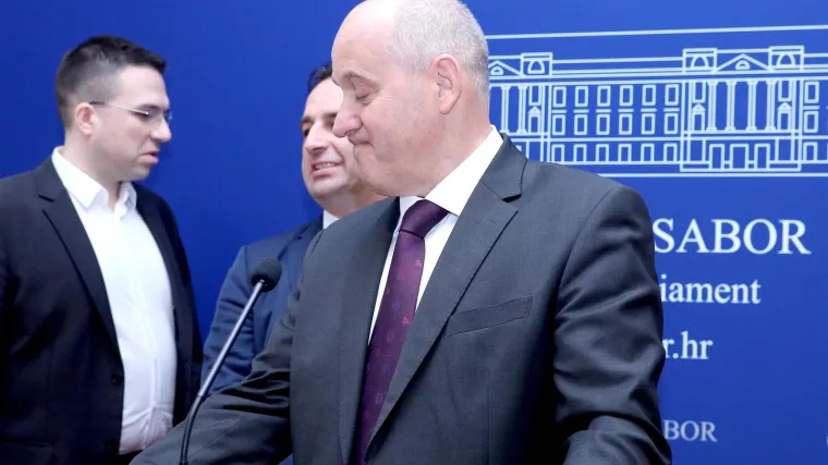 HDZ-OVCI SE OBRUŠILI NA MOSTOVCE: 'Grmoja je pobjegao iz Sabora i pokazao se kao slabić'