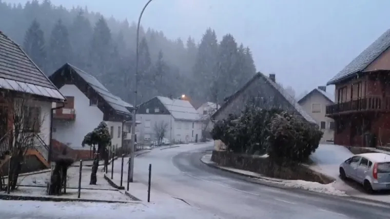 Snijeg diljem zemlje, u Gorskom kotaru snježna mećava. HAC objavio važno upozorenje - ovo nikako ne radite!